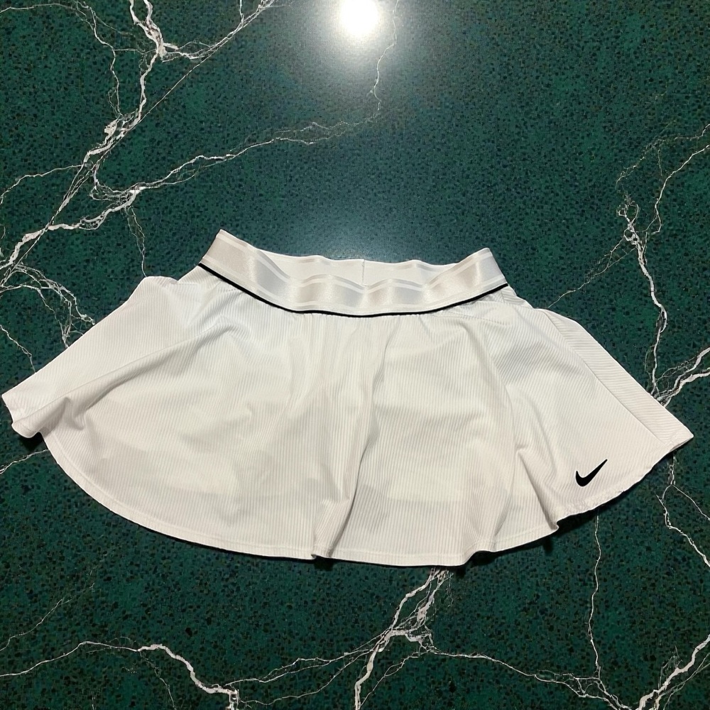 Nike girls white flowy tennis golf skirt skort kids xl women’s XS/small
